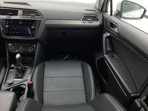 Used 2018 Volkswagen Tiguan SE AWD/4WD image 30