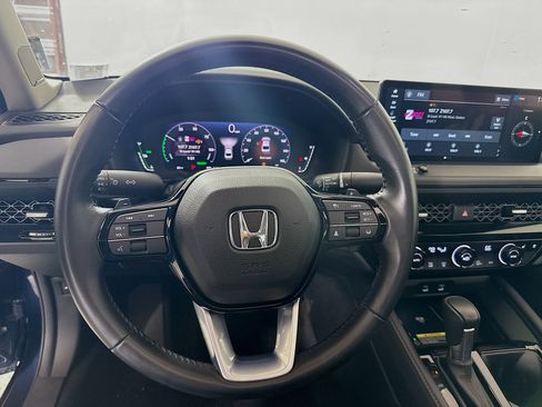 Used 2024 Honda Accord Touring image 11