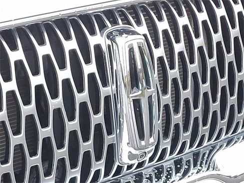 Certified 2022 Lincoln Nautilus Reserve w/ Equipment Group 202A image 32