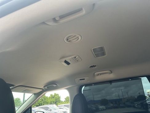 Used 2024 Kia Carnival EX FWD image 12