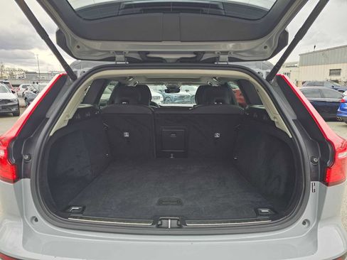 Certified 2025 Volvo V60 B5 Cross Country Plus AWD/4WD image 18