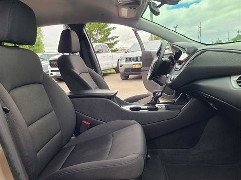 Used 2022 Chevrolet Malibu LT image 17