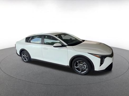Used 2025 Kia K4 FWD image 2