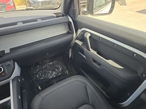 Used 2025 Land Rover Defender 110 S image 11