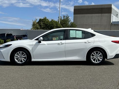 Used 2025 Toyota Camry LE w/ Convenience Package FWD image 9