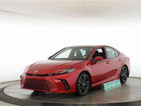 Used 2025 Toyota Camry XSE image 10