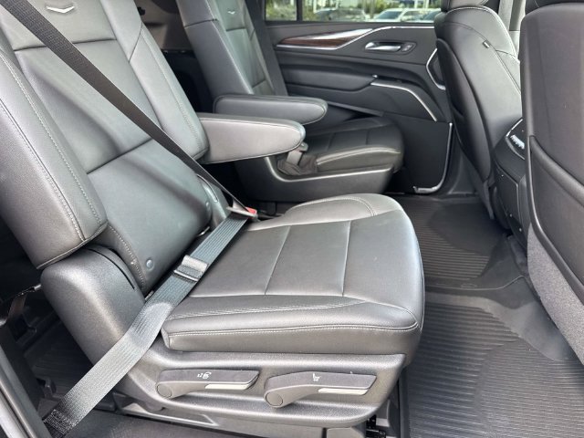 Used 2022 Cadillac Escalade ESV Luxury w/ LPO, Illumination Package AWD/4WD image 11