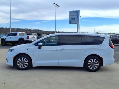 Used 2023 Chrysler Pacifica Touring-L