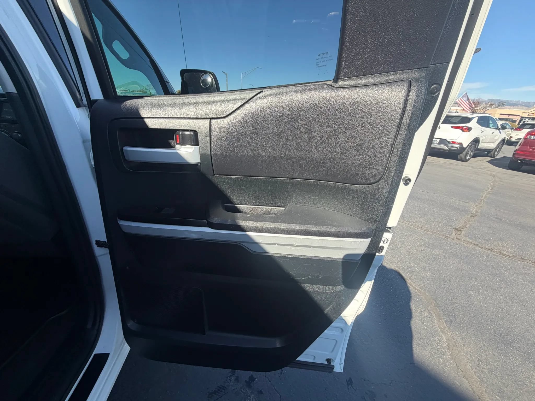 Used 2017 Toyota Tundra SR5 AWD/4WD image 17