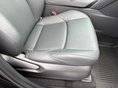 Used 2024 Toyota Venza Nightshade image 6