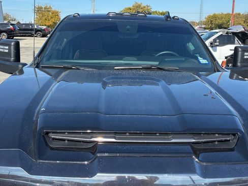 Used 2024 GMC Sierra 2500 Denali Ultimate image 9