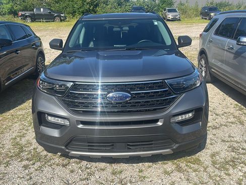 Used 2023 Ford Explorer XLT w/ Equipment Group 202A AWD/4WD image 2