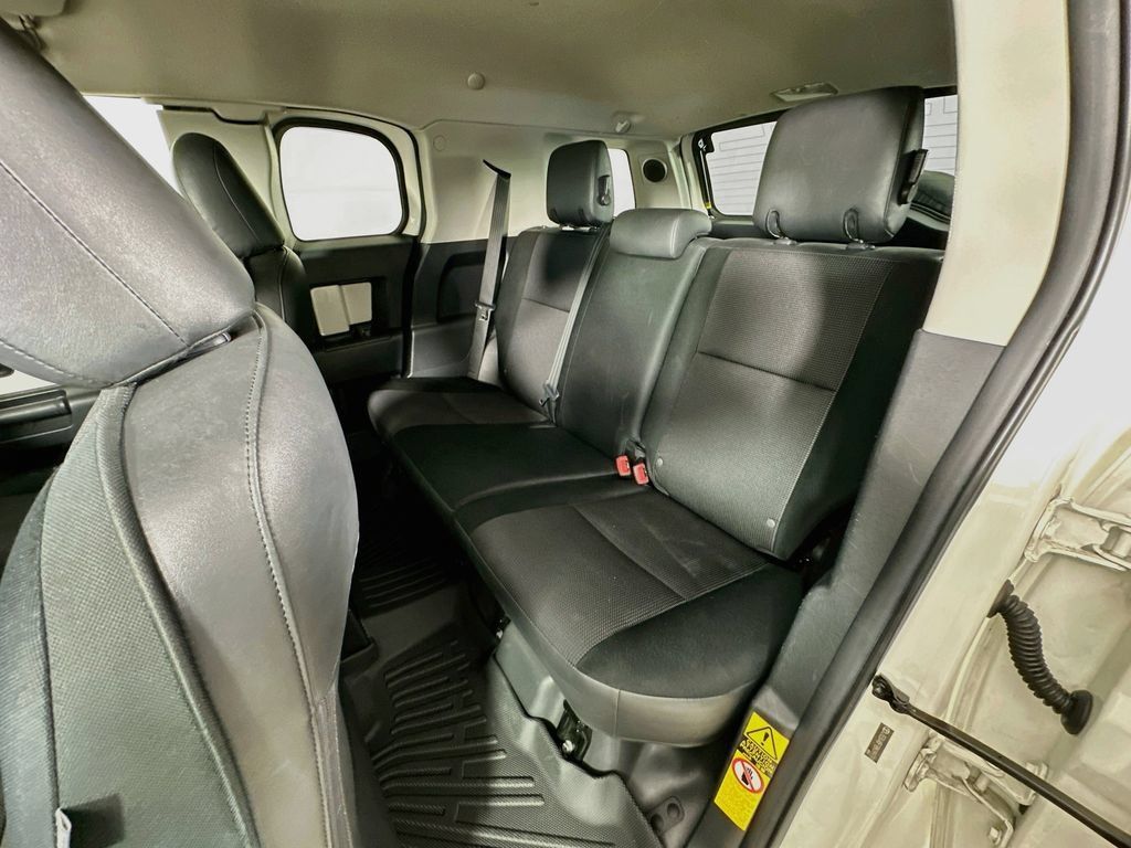 Used 2011 Toyota FJ Cruiser 4WD w/ Upgrade Pkg image 28