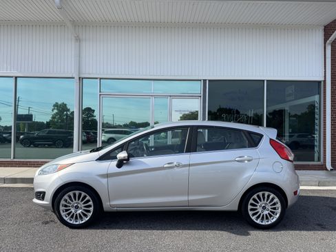 Used 2016 Ford Fiesta Titanium FWD image 1