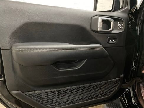 Used 2022 Jeep Wrangler Unlimited Sahara AWD/4WD image 32