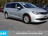 Used 2022 Chrysler Voyager LX image 5