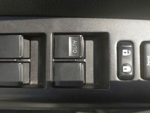 Used 2018 Toyota RAV4 LE image 16