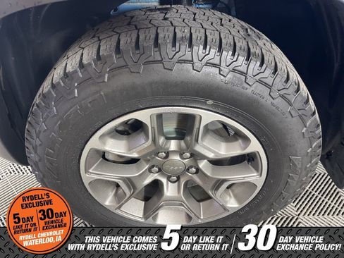 Used 2020 Jeep Cherokee Trailhawk image 16