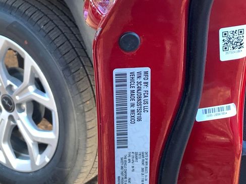 Used 2025 Jeep Compass Latitude image 10