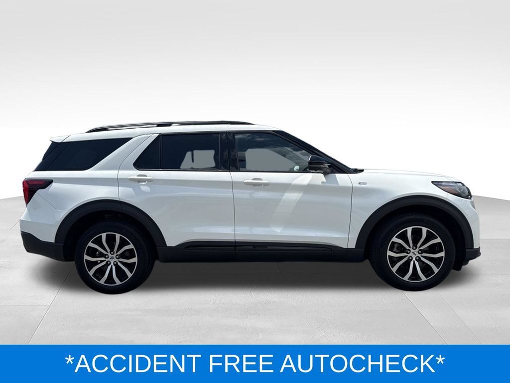 Used 2025 Ford Explorer ST-Line AWD/4WD image 2