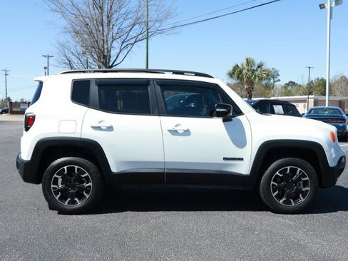 Used 2023 Jeep Renegade Latitude w/ Sun/Sound Group image 4