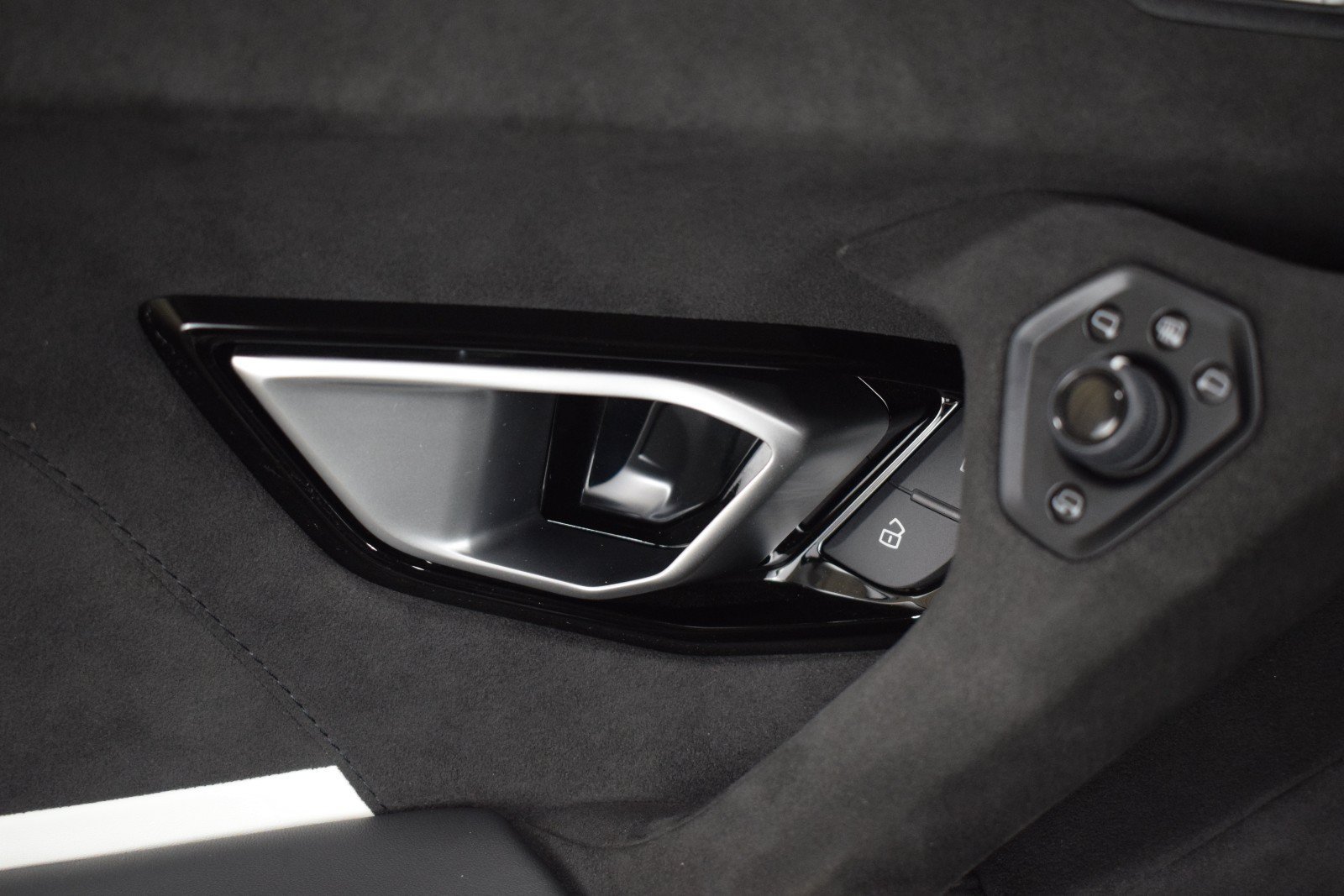 Used 2023 Lamborghini Huracan Tecnica RWD image 34