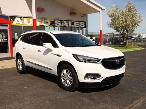 Used 2018 Buick Enclave Essence FWD image 3