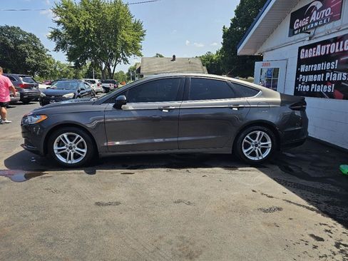 Used 2018 Ford Fusion SE FWD image 6
