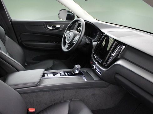 Certified 2025 Volvo XC60 B5 Core image 29