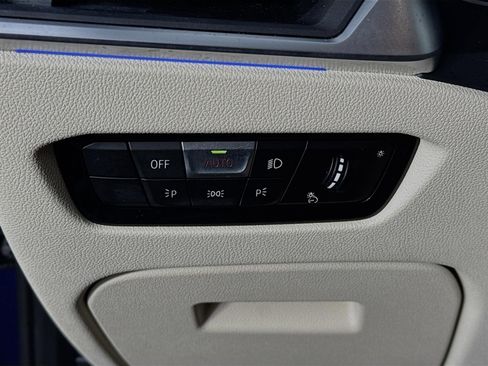 Used 2020 BMW 330i xDrive Sedan w/ Convenience Package image 11