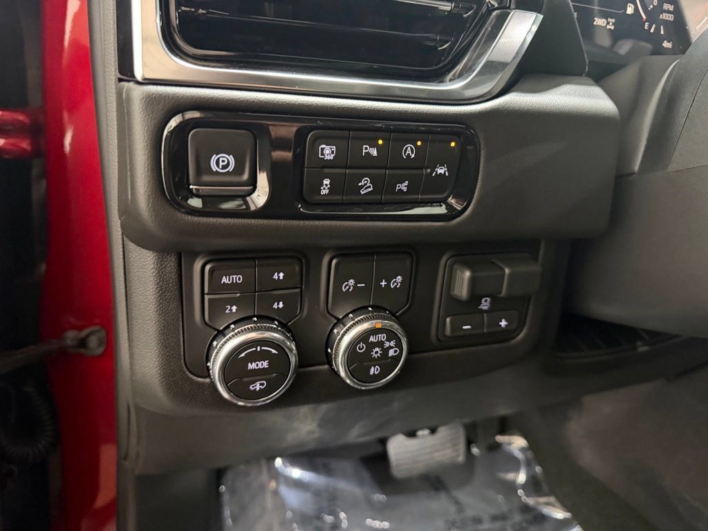 New 2026 GMC Yukon Denali w/ Denali Reserve Package AWD/4WD image 14