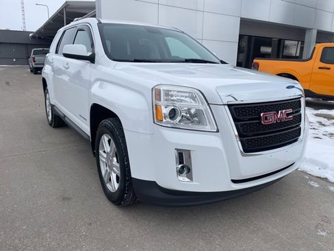 Used 2015 GMC Terrain SLE image 1