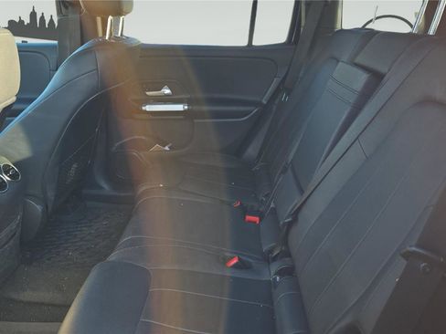 Used 2023 Mercedes-Benz GLB 250 4MATIC w/ Premium Package image 22