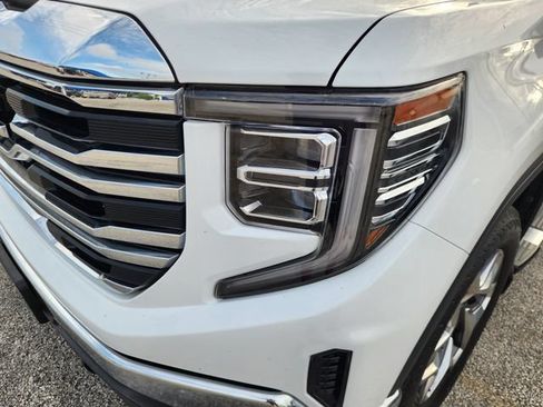 Used 2023 GMC Sierra 1500 SLT AWD/4WD image 5