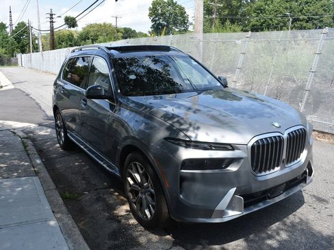 Used 2025 BMW X7 xDrive40i AWD/4WD image 4