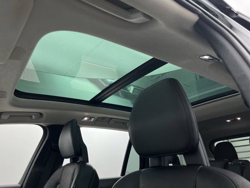 Used 2016 Volvo XC90 T6 Momentum w/ Vision Package image 3