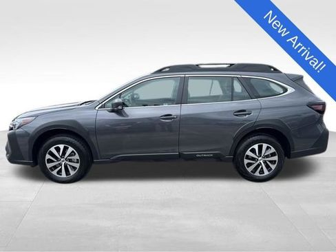 Certified 2025 Subaru Outback AWD/4WD image 4