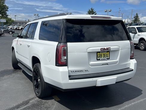 Used 2017 GMC Yukon XL SLT AWD/4WD image 10