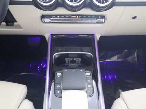 Used 2021 Mercedes-Benz GLB 250 image 18