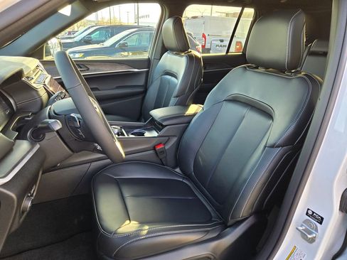 New 2025 Jeep Grand Cherokee Limited image 15