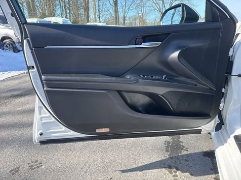 Used 2018 Toyota Camry SE image 14