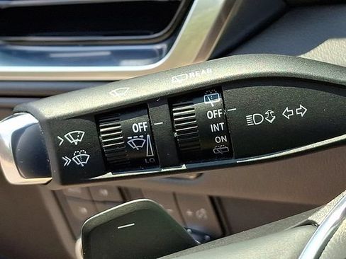 Used 2025 GMC Yukon XL Denali AWD/4WD image 28