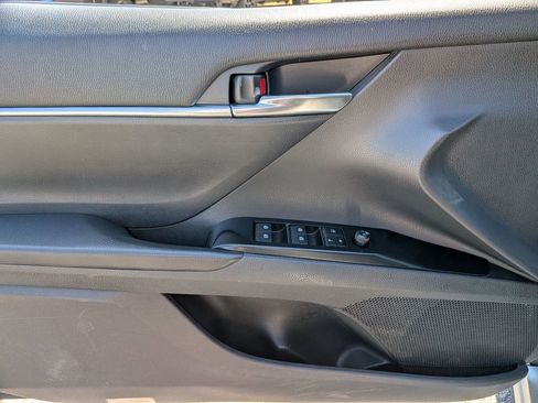 Used 2019 Toyota Camry SE image 14