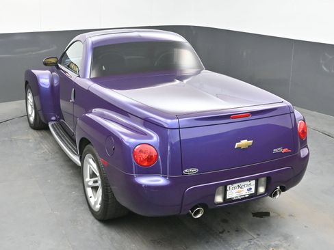 Used 2004 Chevrolet SSR w/ Preferred Equipment Group image 36