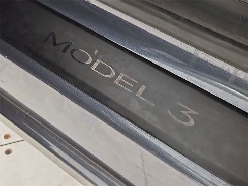 Used 2021 Tesla Model 3 Standard Range Plus image 12