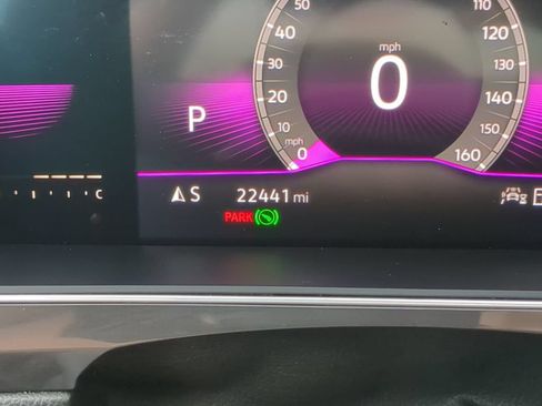Certified 2022 Volkswagen Tiguan SE R-Line FWD image 33
