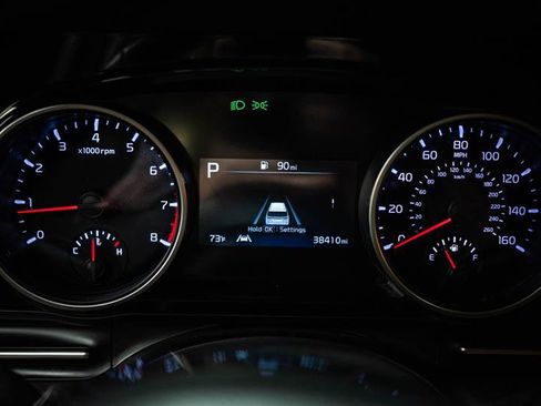 Used 2023 Kia Carnival EX FWD image 18