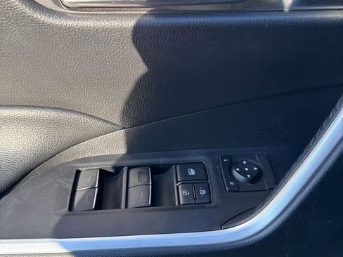 Used 2022 Toyota RAV4 XLE image 17