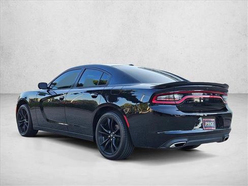 Used 2018 Dodge Charger SXT w/ Blacktop Package RWD image 7
