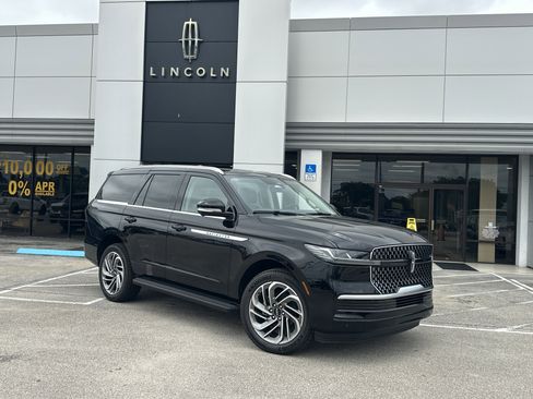 New 2026 Lincoln Navigator Premiere AWD/4WD image 1